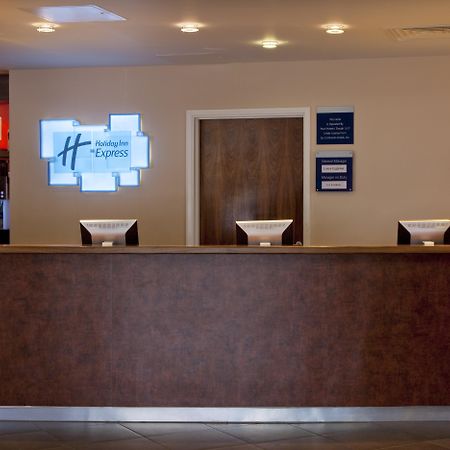 Holiday Inn Express Слау Интерьер фото