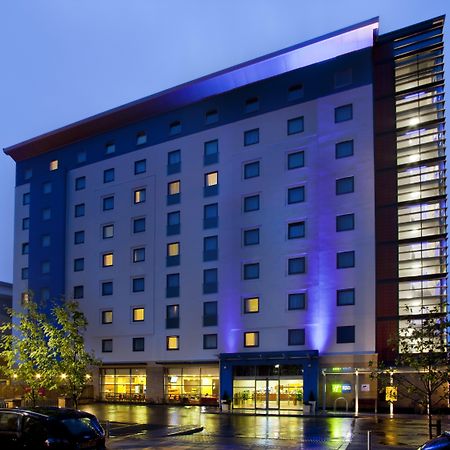 Holiday Inn Express Слау Экстерьер фото