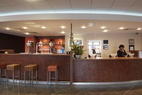 Holiday Inn Express Слау Экстерьер фото
